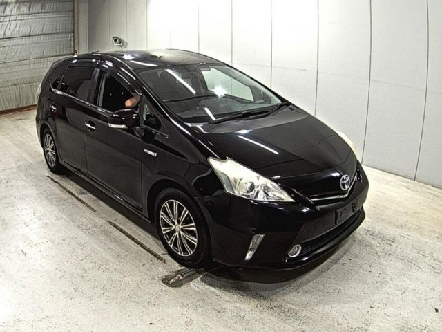 4198 Toyota Prius alpha ZVW41W 2013 г. (LAA Okayama)